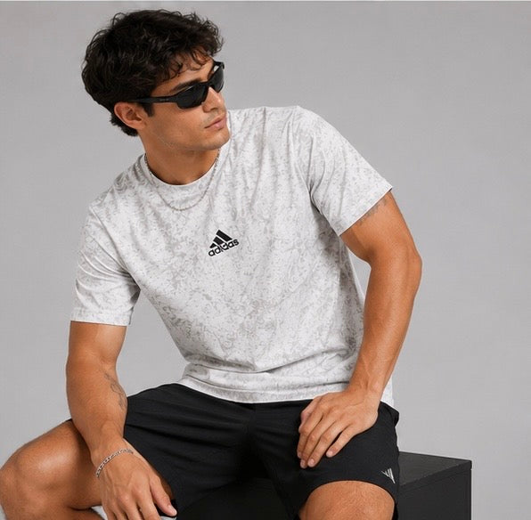 Playera Adidas Training Badge of Sport Graphic - White Texture