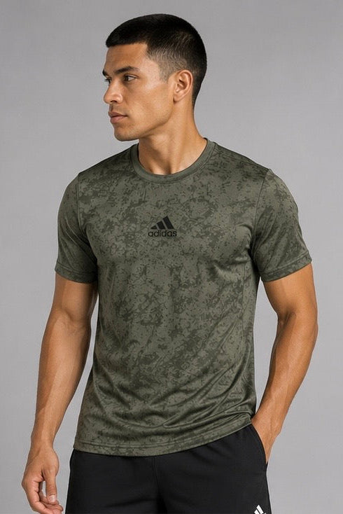 Playera Adidas Training Badge of Sport Graphic - Olive Cargo