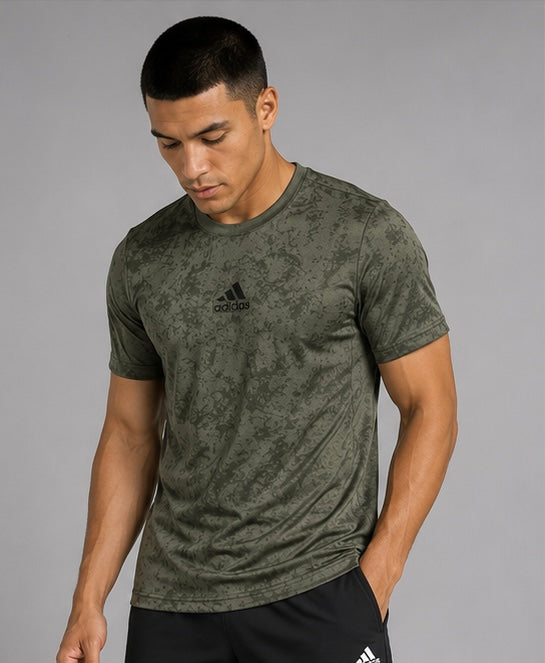 Playera Adidas Training Badge of Sport Graphic - Olive Cargo